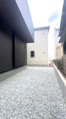【庭】 | Livele Garden.S中区深井水池町　2号棟 | 南面にはちょっとしたお庭スペースも！お子様の遊び場やガーデニングも楽しめそうです。