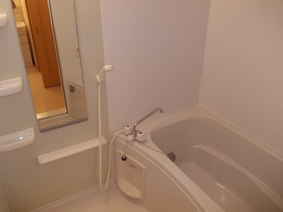 【浴室】 | ウエスト・ブリーズ | コンパクトで使いやすいお風呂です