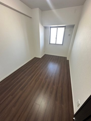 【洋室】 | 千里中央エアヒルズ | 洋室6.3帖。ベッドやデスクなどを設置し、お好みのお部屋作りをお楽しみいただけます！ぜひ一度、現地をご覧ください。