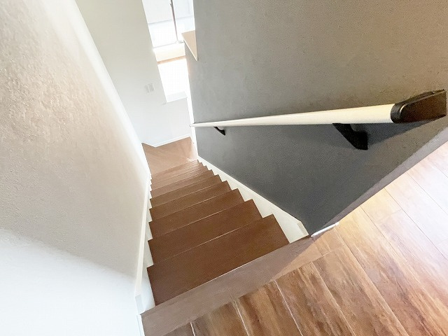 【居間・リビング】 | RMF_アールエムエフ | リビングからロフトへの階段