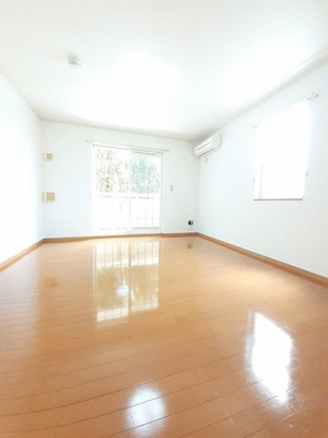 【内装】 | アルカディア山越 | 明るい室内です