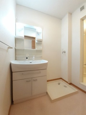 【洗面所】 | アルカディア山越 | ゆったりとスペースのある洗面所