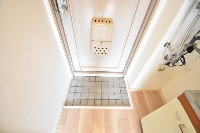 シャトルスギモトの玄関