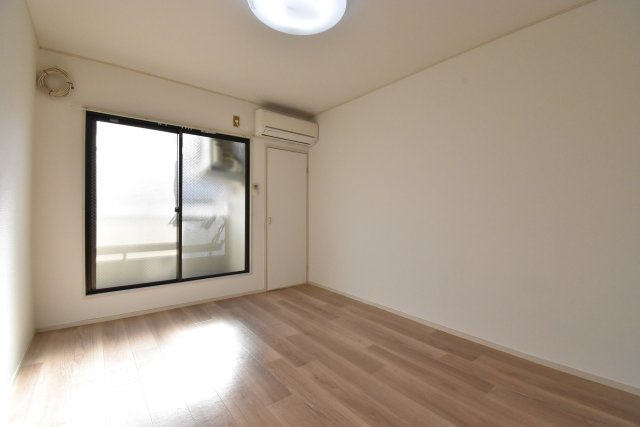 シャトルスギモトの居間・リビング