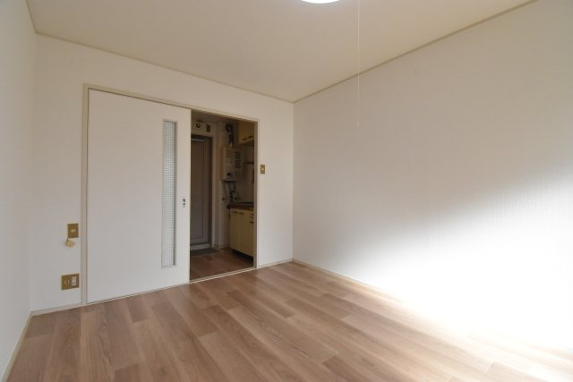 シャトルスギモトの居間・リビング