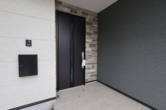 《仲介手数料無料》朝霞市根岸台２丁目6-8新築一戸建てKEIAI GRACEの玄関