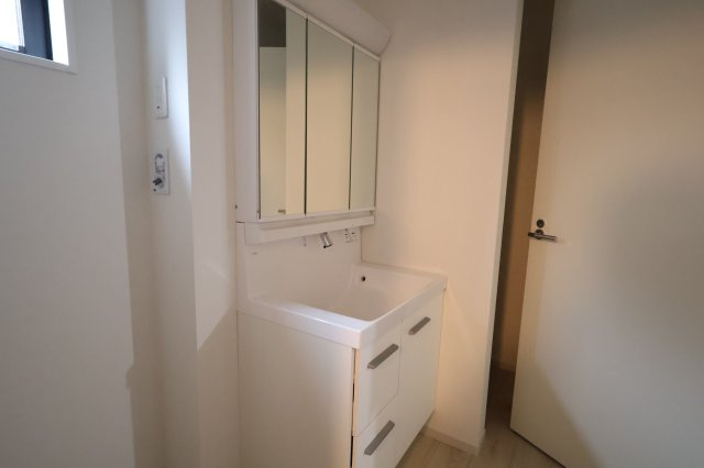 《仲介手数料無料》朝霞市根岸台２丁目6-8新築一戸建てKEIAI GRACEの玄関