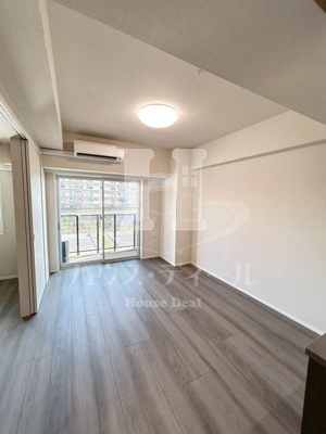 【居間・リビング】 | LIME RESIDENCE KAWAGHI EAST | こちらの居間で趣味の時間をお楽しみください