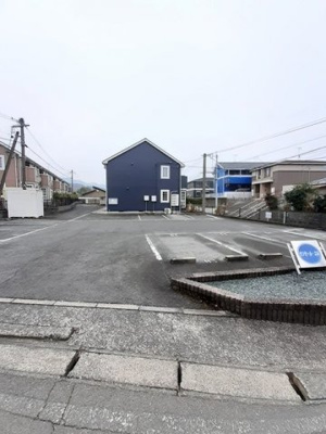 【駐車場】 | サンモール・エル | 車をお持ちの方に嬉しい駐車場付きの物件です