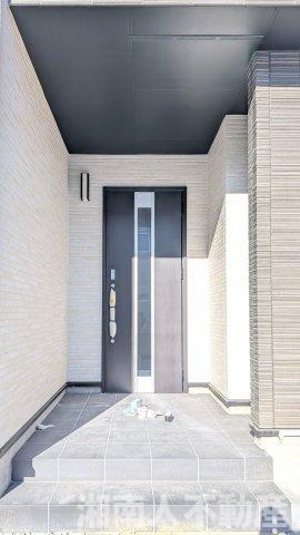 藤沢市鵠沼海岸６丁目４１９１ー７新築戸建ての玄関|毎日通る玄関はこちらです