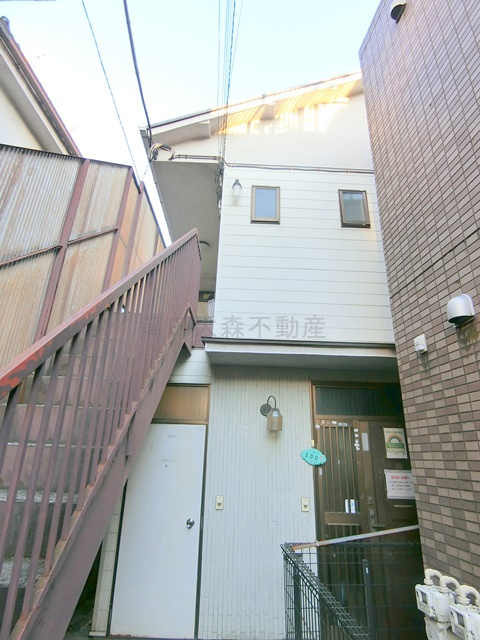 チコハウスの外観|1983年3月築　木造3階建　大田区西蒲田5丁目
JR京浜東北・根岸線蒲田駅徒歩7分