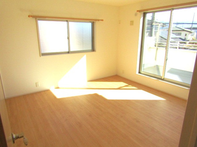 【洋室】 | 中古戸建　甲斐市篠原 | 明るい洋室です