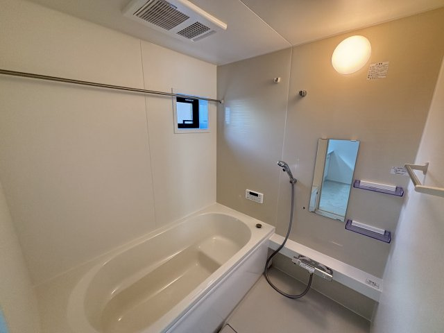 天白区一本松1期｜名古屋市の戸建ならホームアップの居間・リビング|リビングにはスタディカウンター