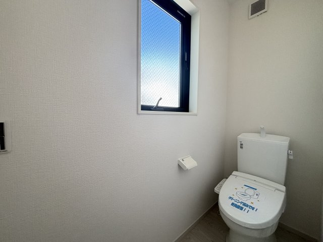 天白区一本松1期｜名古屋市の戸建ならホームアップの玄関|収納力あるシューズボックス付き