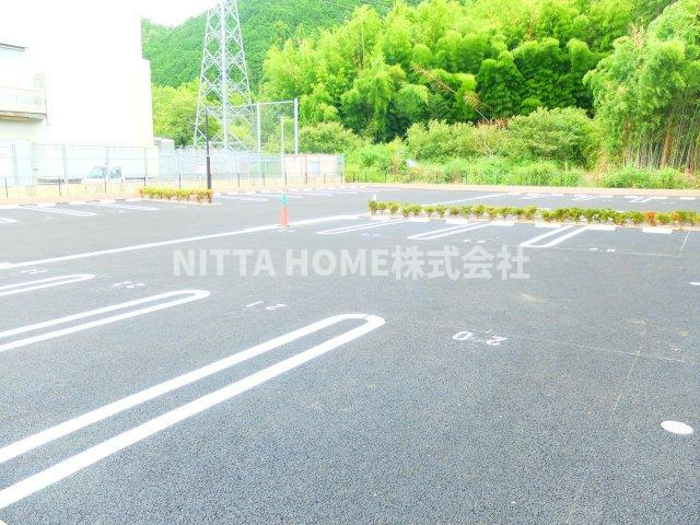 丹波篠山市宇土の賃貸マンションの駐車場|敷地内に駐車場も完備◎