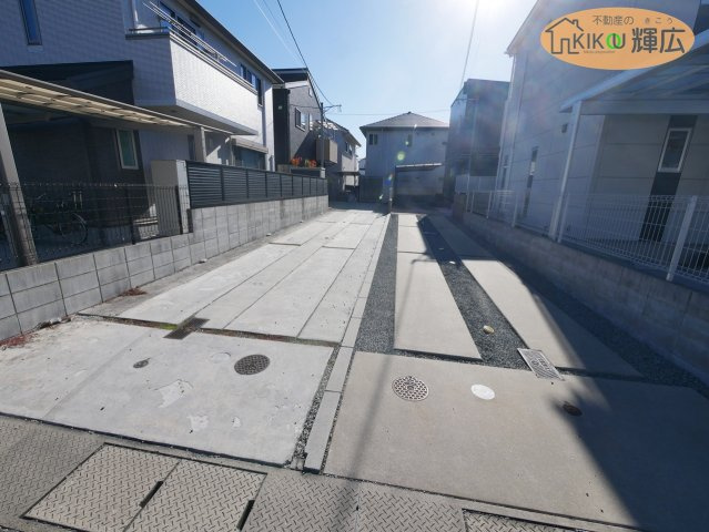 姫路市苫編　中古戸建の前面道路含む現地写真