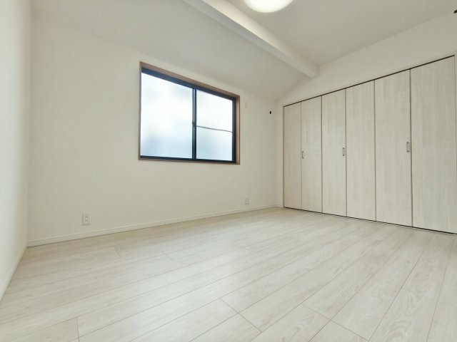 杉並区南荻窪2丁目の洋室|階6.3帖洋室
プライベート空間は4部屋ございます
お子様部屋の他、書斎や趣味のお部屋としても多目的にお使いいただけます