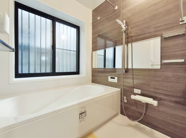 杉並区南荻窪2丁目の浴室|足を伸ばしてゆったりとご入浴いただける一坪タイプのユニットバス
お子様とのご入浴も快適な広さです
ユニットバスも新規交換済みです