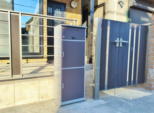 杉並区南荻窪2丁目の設備|玄関先にはお留守の時に便利な宅配ボックスを完備いたしました
ネット注文などが増え必須の仕様設備となっております