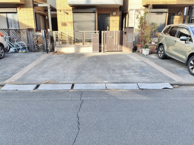 杉並区南荻窪2丁目の駐車場|駐車スペースは広々♪♪
並列で2台駐車可能です(車種による)