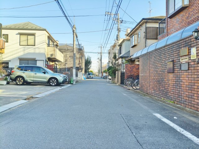 杉並区南荻窪2丁目の前面道路含む現地写真|南側約5.4ｍ公道に面しており陽当り良好です
穏やかで暮らし心地の良いエリアです