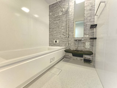 【浴室】 | 吹田市寿町2丁目、新築戸建て | 【現地モデルハウス写真】浴室♪
浴室は16×16の広々タイプ♪