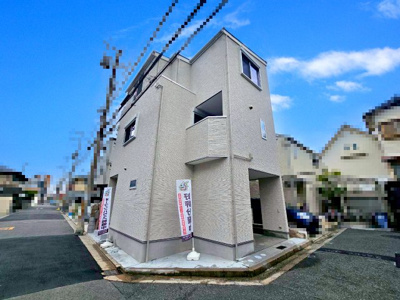 【外観】 | 吹田市寿町2丁目、新築戸建て | 【現地写真】
希少な角地♪
前面道路、南西4.8ｍ、北西5.4ｍ！