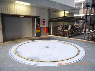 【駐車場】 | 機械式の駐車場がありますので、車必須のかたには、安心です。