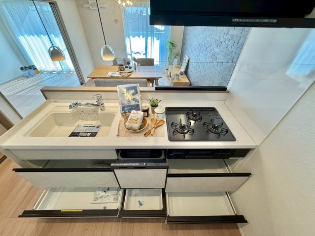 パーク・エステート上板橋のキッチン|ビルトインタイプの食洗機付き！家事の時間と、手洗いに比べて使用水量も軽減します！