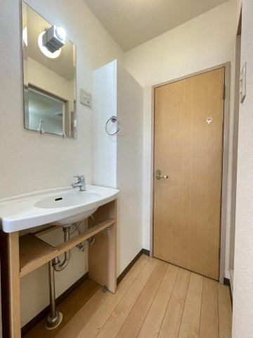 千本杉コーポ【キャッシュバック対象物件】の洗面所|脱衣スペースもあります