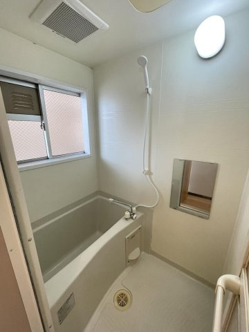 千本杉コーポ【キャッシュバック対象物件】の浴室|ゆったり過ごせるお風呂です