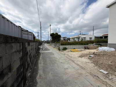 【前面道路含む現地写真】 | 糸満市真壁　第2（全4棟）3号棟 | ※南西側道路♪