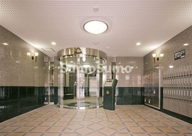 ロイヤル日赤通のエントランス