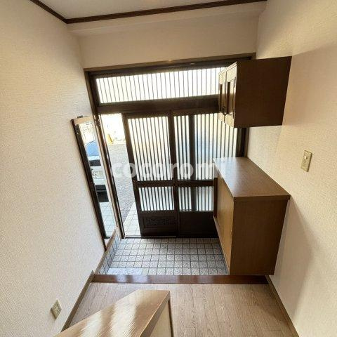 車庫2台付きメゾネットの玄関