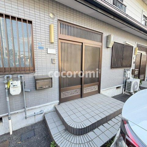 車庫2台付きメゾネットのエントランス