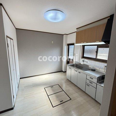 車庫2台付きメゾネットの居間・リビング