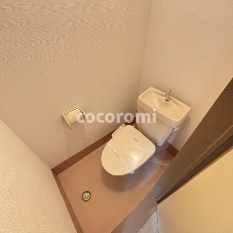 車庫2台付きメゾネットのトイレ