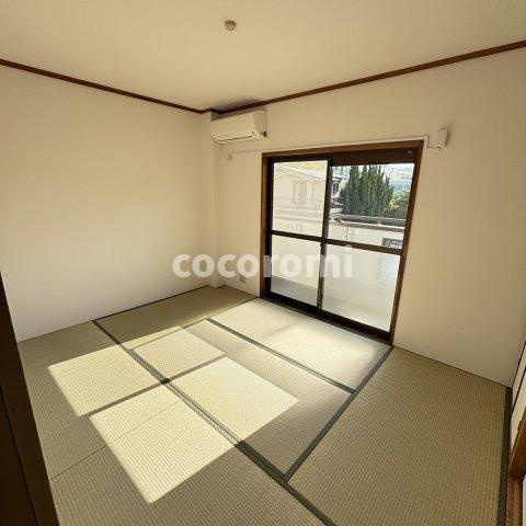 車庫2台付きメゾネットの和室