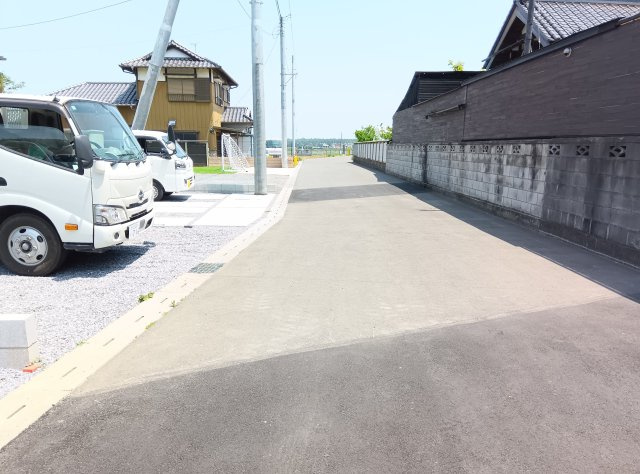 《全2棟》つくば市高野　3期　1号棟の前面道路含む現地写真