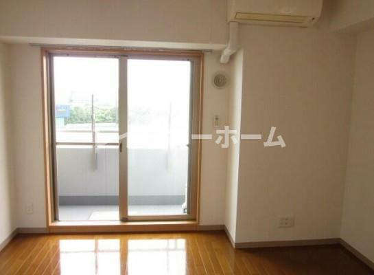 トランスパレントの居間・リビング