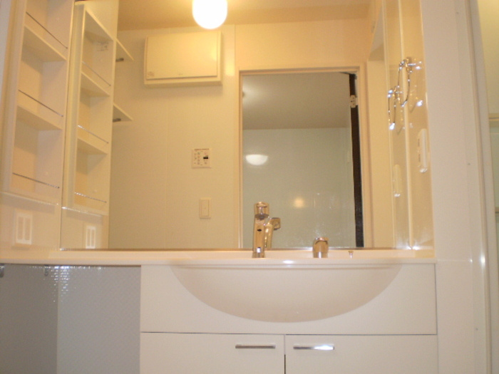 ユーハウスの独立洗面台|洗髪洗面化粧台
