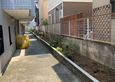 【庭】 | メゾン・ド・ヴァルセ | 物件によっては、入居者が個人的に使用できる専用庭がついているものもあります。また、住宅の中にある土間の部分を庭と呼ぶこともあります。庭の用途は住む人によって変わり、それによってデザインもさまざまです。