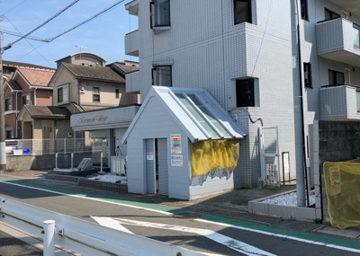 【外観】 | メゾン・ド・ヴァルセ | 隣家の土地はどうなっているのか、生活利便施設が近くにあるのか、学校まで近いかなど、お客様のライフスタイルにあわせたイメージが重要です。また、近くにあると困る施設が近くにないかも確認するといいでしょう。