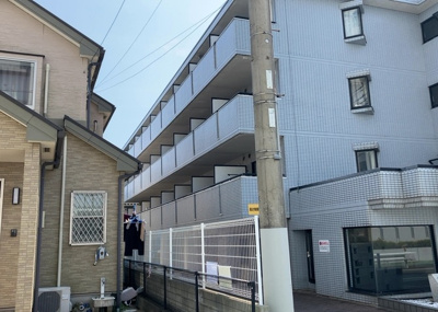 【外観】 | メゾン・ド・ヴァルセ | 一般的なバルコニーは、奥行1.5ｍ程ですが、ワイルドバルコニーは2ｍまで広がっています。そのため洗濯物の間隔をあけ干すことができ、乾きやすいというメリットや、ガーデニングが楽しめる等の特徴があります。