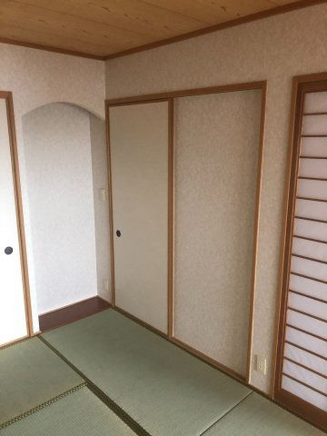 アソシア鳥栖ヴィンテージスクエアの設備|押入れ付きの和室です★