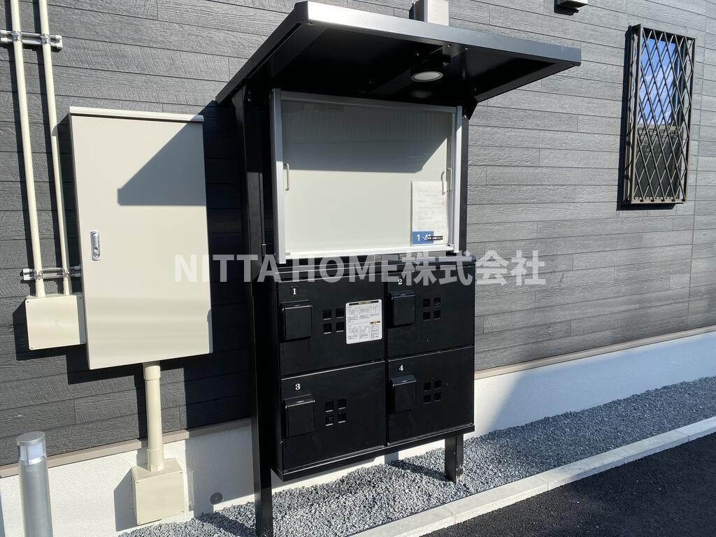 ルミエール　弥栄Ⅱのエントランス|宅配BOXでネットショッピングがより便利に◎