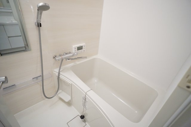 Clair逆瀬川（クレール）の浴室