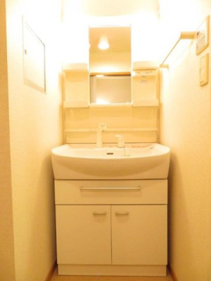 【洗面所】 | フルール　Ｂ | ゆったりとスペースのある洗面所