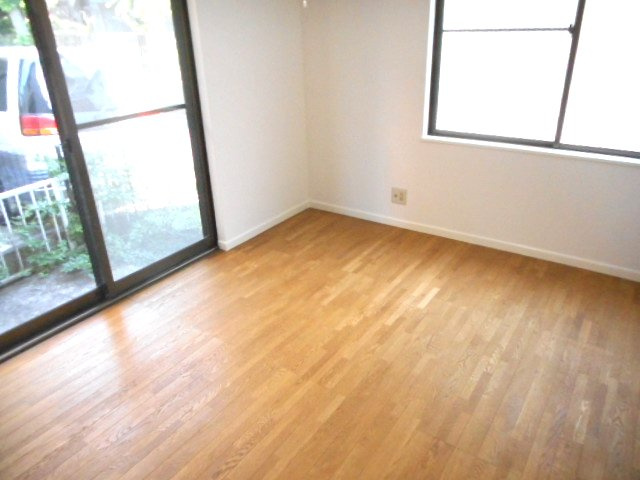 ミヤゴハイツ1の居間・リビング