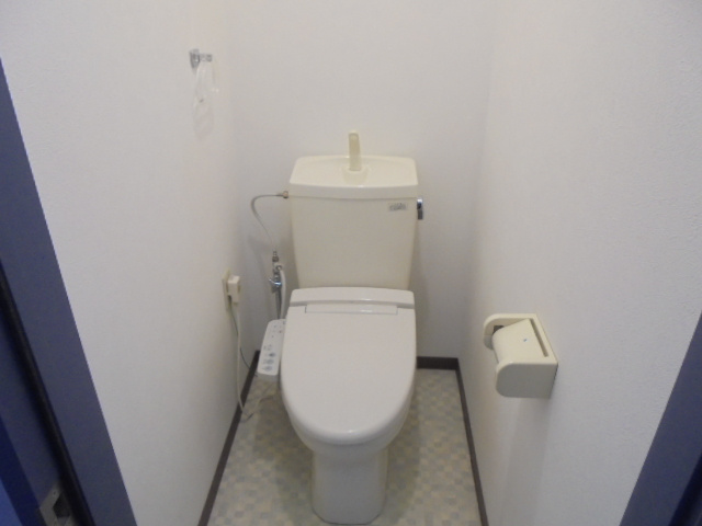 府中市朝日町２丁目のアパートのトイレ